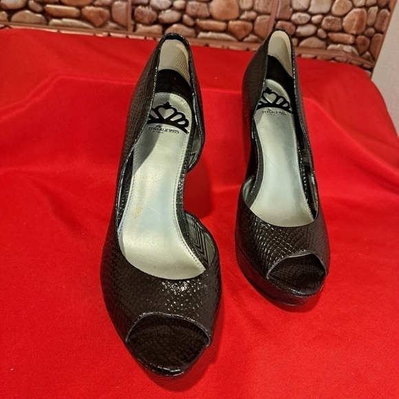 Fergalicious Black Snakeskin Print heels - Picture 2 of 7